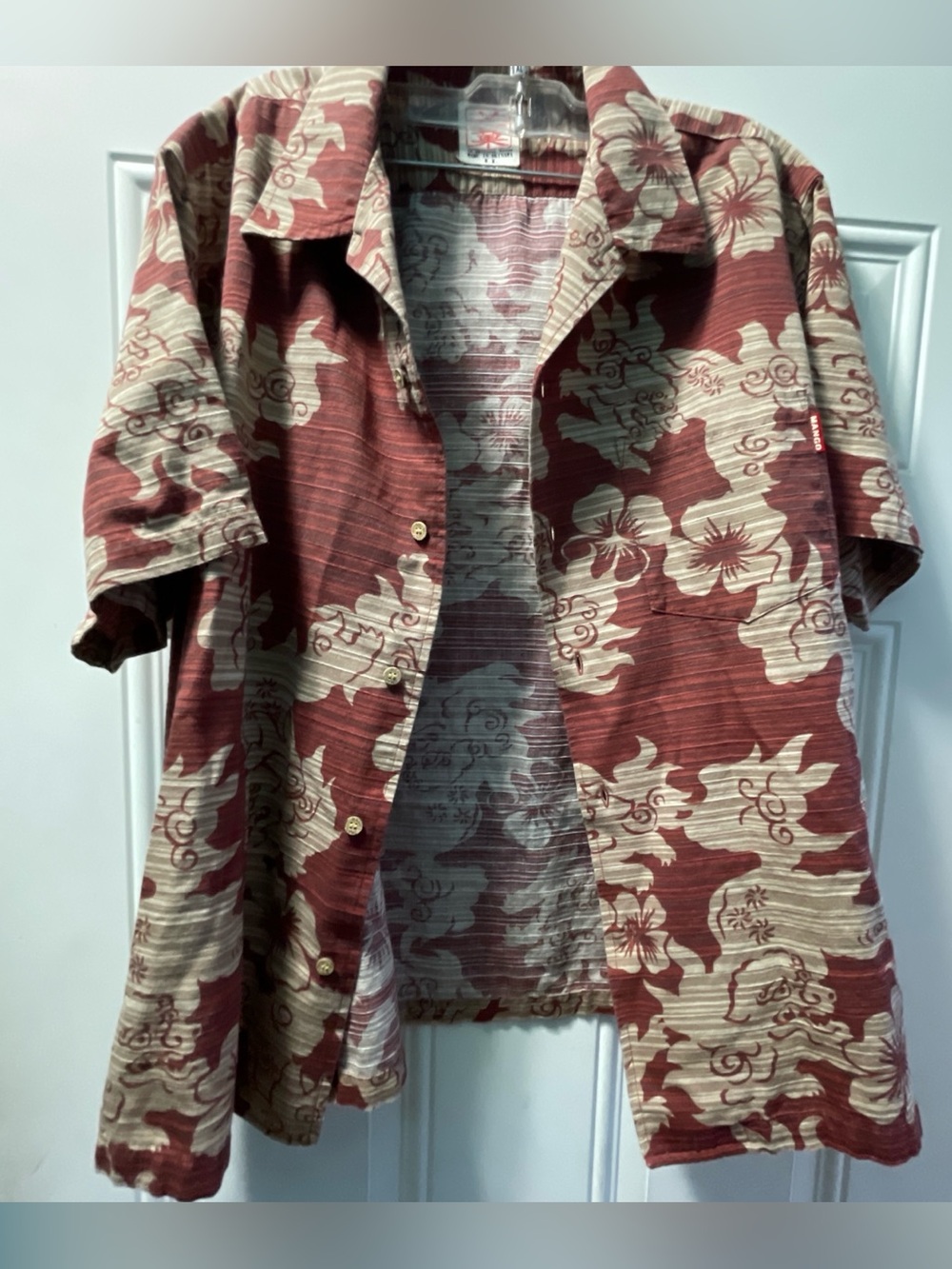 Vintage 90s MANGO Hawaiian Style shirt
Size L –